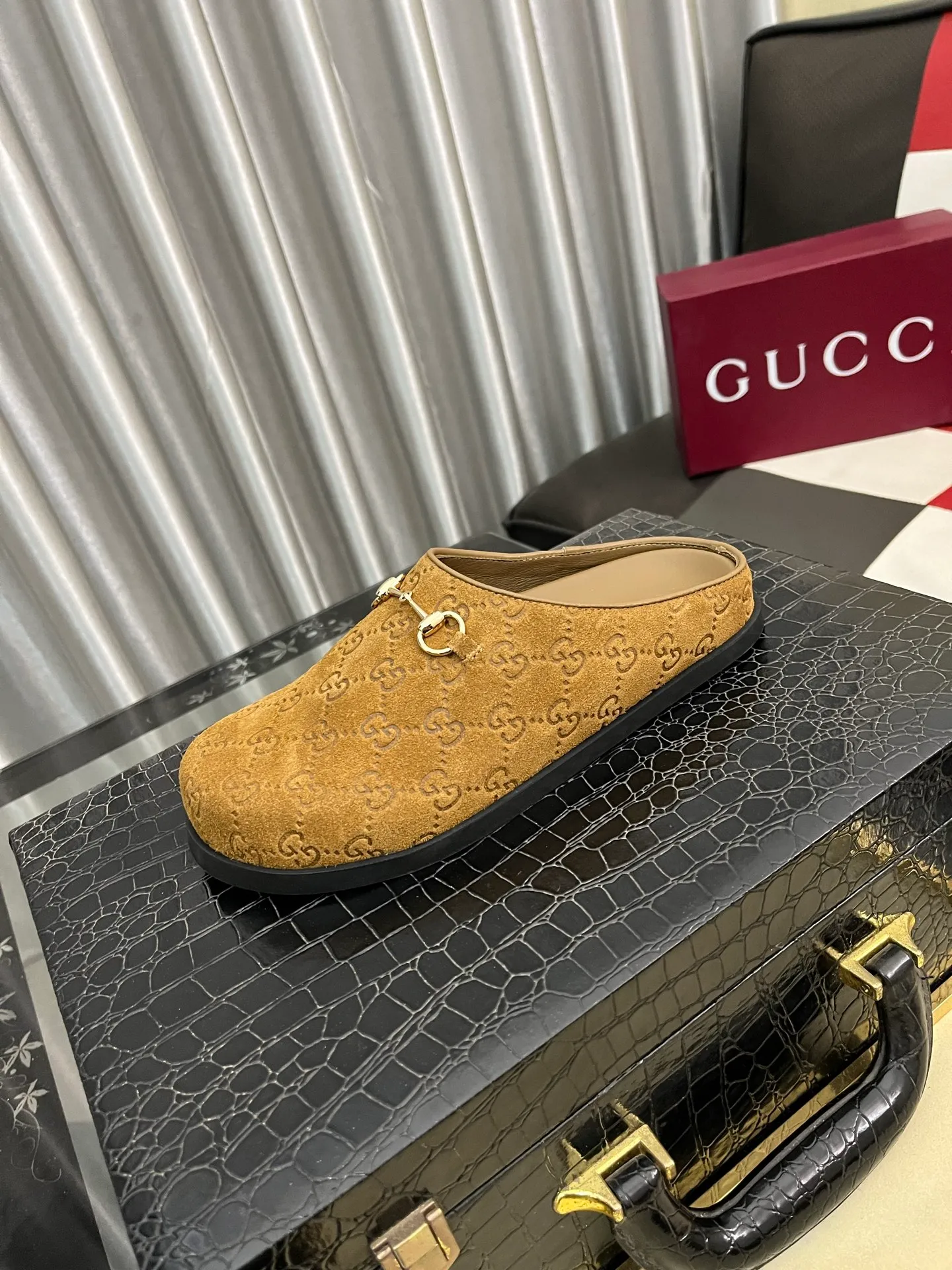 Ex-factory price: 420⌚️⌚️[Gucci] 2025 new season half-slip men's shoes, made of Italian imported first-layer frosted cowhide➕sheepskin lining, original hardware buckle, original combination wear-resistant outsole, real shot 🎬 Very comfortable on the feet, size 38-44